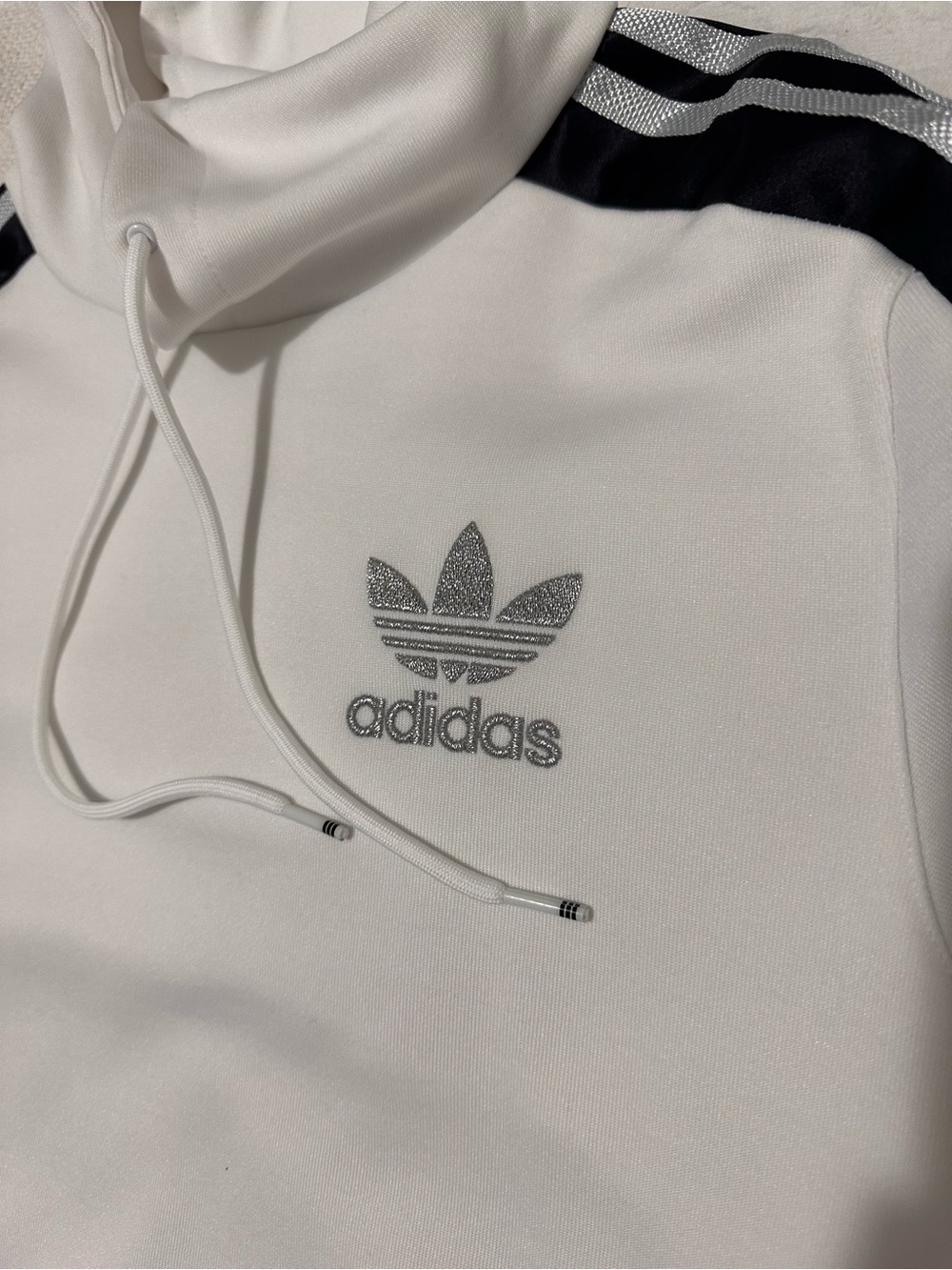Men’s Adidas White Chile Inspired Joggers And Hoodie Bundle - Picture 6 of 16